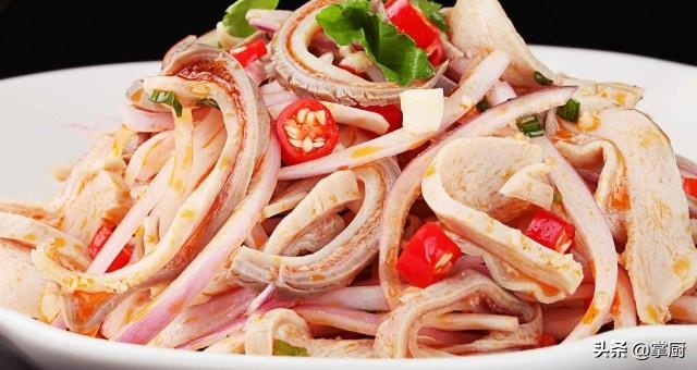 洋葱怎么剥皮是不是要一层一层剥，洋葱直接切还是要剥皮（如何切洋葱不流泪）