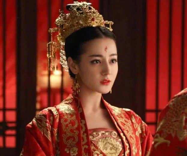 谁怜越女颜如玉，赞美三个美女的诗句（嫁得好对女人最重要）