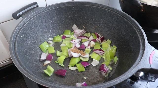 炒拉条子的家常做法，炒拉条怎么做最好吃（味道比饭店里的还好吃）