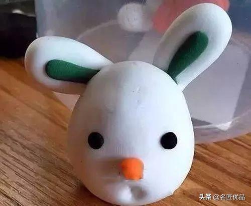怎么用彩泥捏小兔子，小兔子用彩泥怎么捏（教你用超轻黏土做一个小兔子小挂坠）