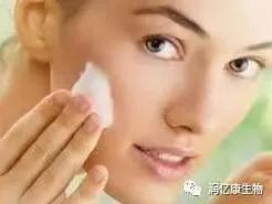 油皮是什么样的表现，油性皮肤特征（什么是油性皮肤呢）