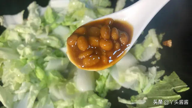 如何做素炒大白菜，怎么素炒大白菜好吃（素炒大白菜时）