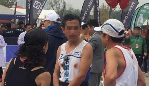 乳贴是什么意思网络用语，乳贴还叫什么（为啥很多马拉松选手会戴“乳贴”）