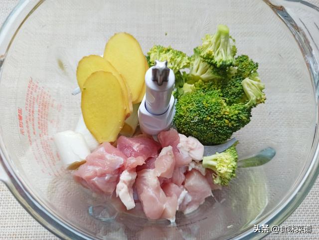 做干豆腐卷肉咋做，豆皮卷肉的家常做法
