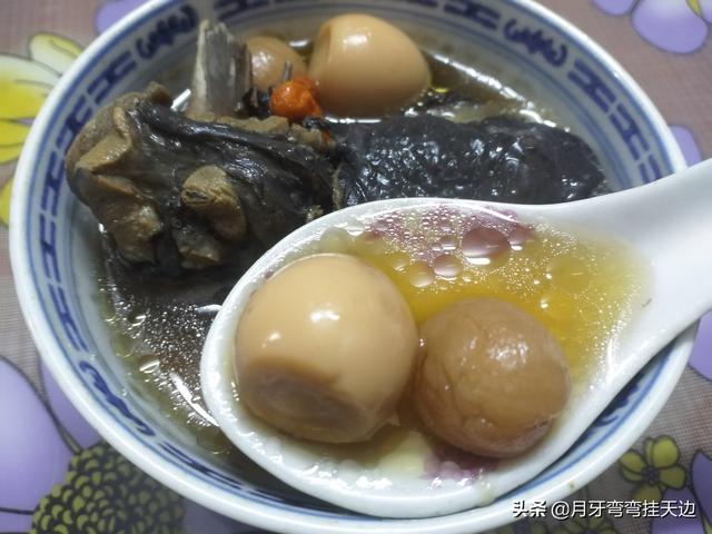 怎样炖乌鸡汤好喝，清炖乌鸡汤怎么炖好喝又营养（汤色清亮补而不燥）