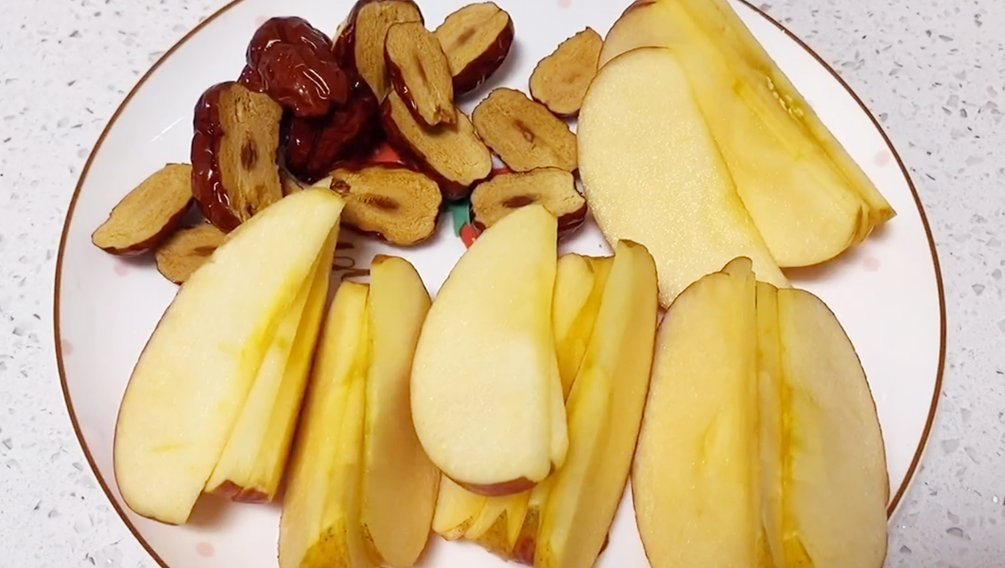 圖片[2]-【蘋果紅棗湯】做法步驟圖  堅(jiān)持1周喝3次 大肚腩不見了人漂亮-起舞食譜網(wǎng)