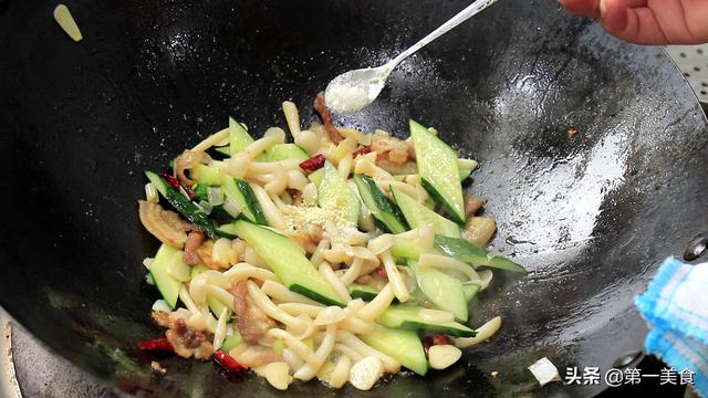教大家一道好吃下饭的家常菜，一道很受欢迎的家常菜