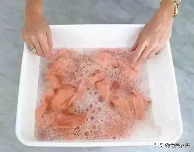羊绒羊毛衫用什么洗最好，羊绒衫羊毛衫用什么洗好（秋冬毛衣/羊毛/羊绒衫起球、扎人怎么办）