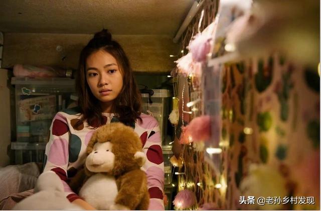 12集《香港爱情故事》获得三个奖，剧情戳中都市人群的生活痛点