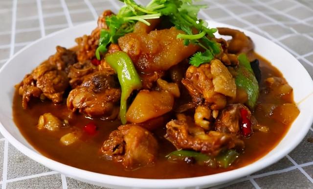 煮肉什么时候放盐，炖牛肉放盐什么时候合适（不管炖啥肉不要提前放盐）