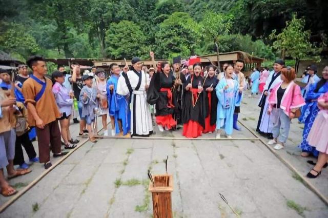 投壶是什么的演变和延续，投壶是什么和什么的演变和延续（谈谈我国古代投壶运动的发展兴衰）