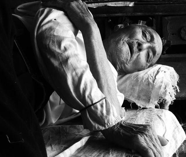 蛮横大老爷nikeaj，大老爷修改器（“我那个飞扬跋扈的爷爷）