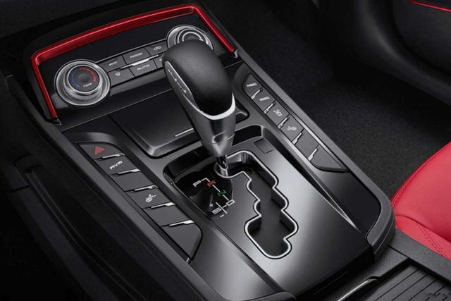 自动挡怎样踩刹车，自动挡怎样踩刹车车不用晃（自动档车型挂P档时为什么要踩刹车）