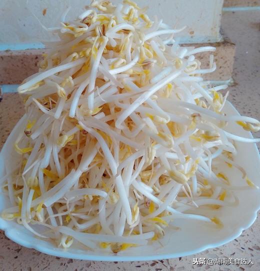 吃清汤火锅涮什么菜好吃，吃清汤火锅涮什么菜好吃呢（试试这样的清汤小火锅）