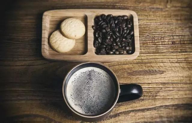黑咖啡是什么，黑咖啡和白咖啡有何区别