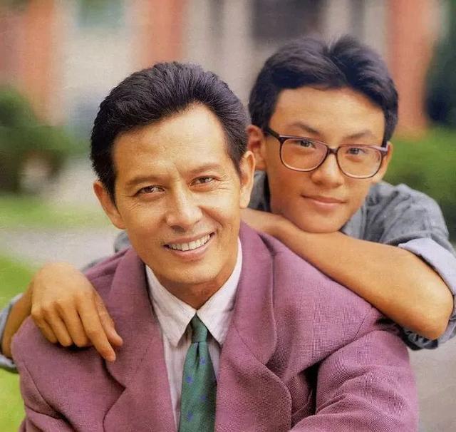 瞧这一家子大结局，瞧这一家子剧情介绍（顶着嘘声拼命、父亲去世才暴露身份）