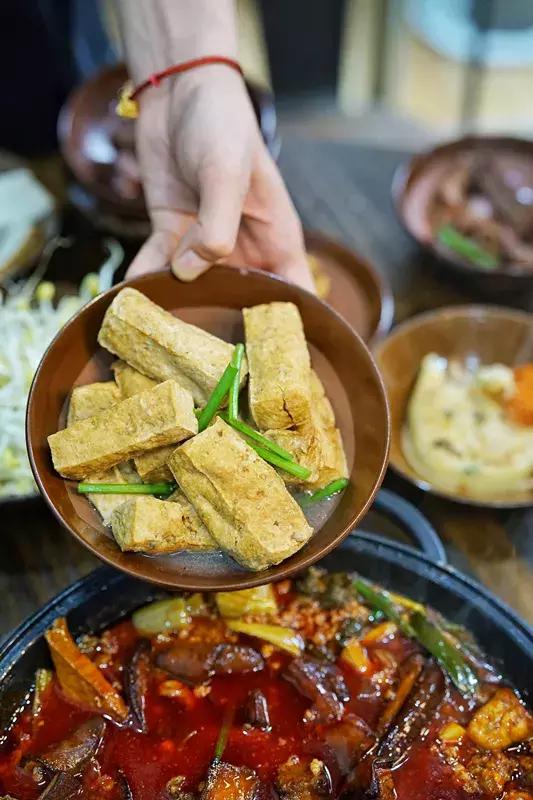 豆豉火锅怎么做,火锅底料怎么用豆豉(花花探店丨这家一年卖出14000锅) 豆豉火锅怎么做,火锅底料怎么用豆豉(花花探店丨这家一年卖出14000锅)