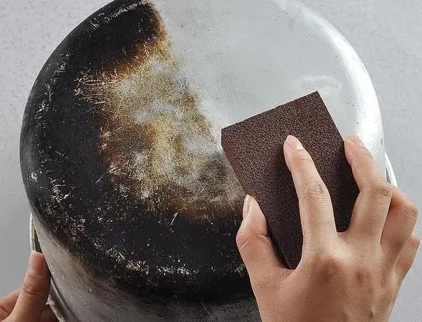 锅烧糊了怎么办，煮东西把锅烧糊了怎么办（不管啥锅总有一种能解决）