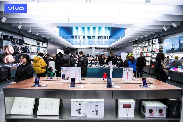 vivo旗舰店，vivo上海体验店旗舰店（vivo全新智慧旗舰店盛大开业）