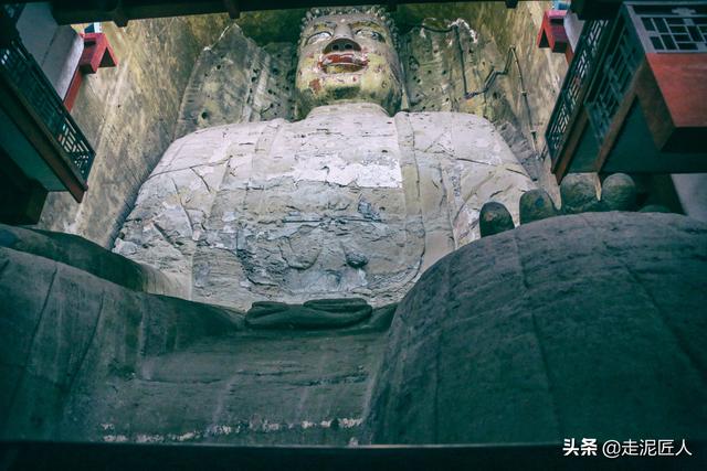 荣县大佛介绍，荣县大佛寺简介（雄伟壮观——荣县大佛）