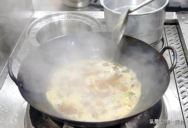 炖牛腩正宗做法，土豆炖牛腩的正宗做法（厨师长分享土豆炖牛腩的做法和技巧）