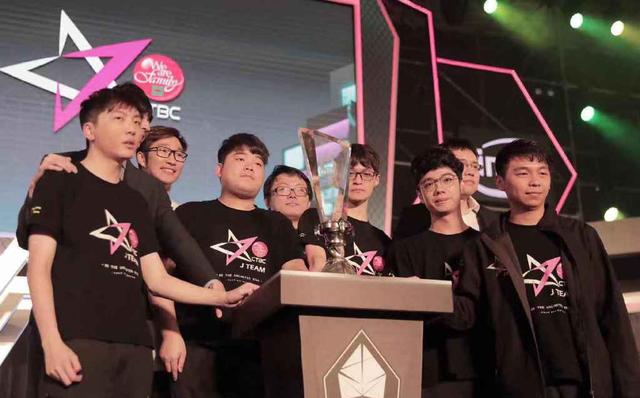 周杰伦英雄联盟战队比赛，FPX撞车周杰伦战队