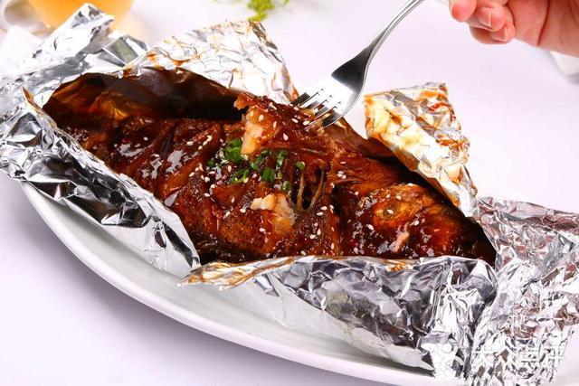 巴毛鱼怎么做好吃，毛鱼怎么做好吃（近日暴雨导致广东上千条鱼跳上岸）