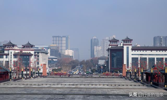 大雁塔的修建和哪位名人有关，大雁塔的修建和哪位名人有关蚂蚁答题（只为玄奘的坚毅和白居易的雁塔题名）