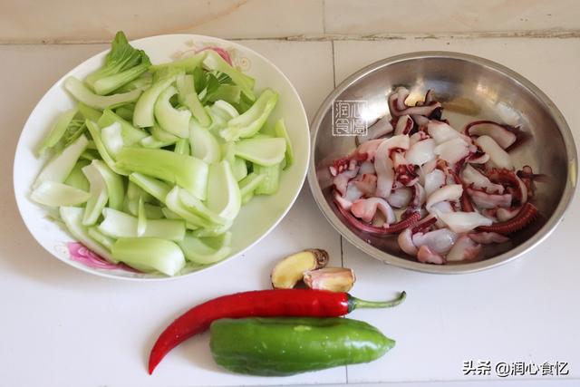 鱿鱼属于鱼类吗，鱿鱼不属于鱼类属于什么类（脆嫩爽口不弹牙）