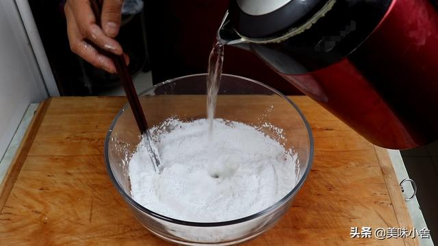 土豆粉怎么做好吃，土豆粉怎么做既简单又好吃（原来在家自制土豆粉这么简单）