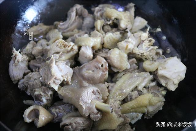粉条炖土豆干的做法，粉条炖土豆的做法大全（一顿饭一个菜就够了）