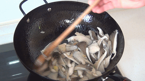 炒平菇用焯水吗，平菇焯水的方法（教你地道家常菜）