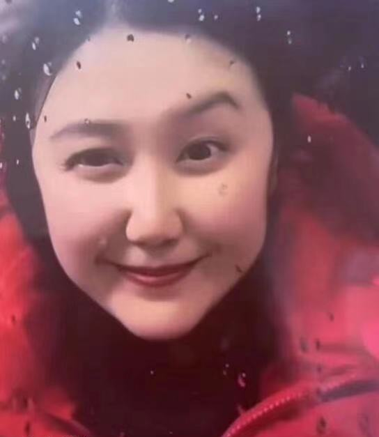 寇振海与妻子李婷，肤白貌美不输女星