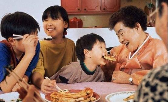 筷子长度一般多少厘米，筷子多长是标准（中国筷子除了比日本筷子长）