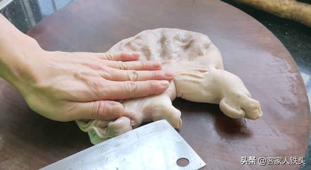 猪肚最简单的煲汤，汤色奶白营养味美