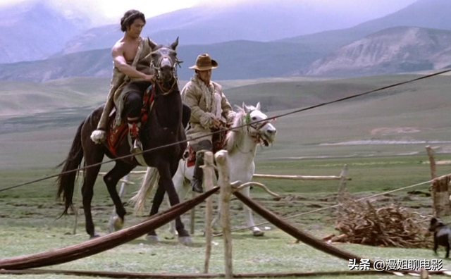 红河谷英文版歌词，红河谷歌词（2次救命之恩换来的却是15分钟内1500人被残忍屠杀）