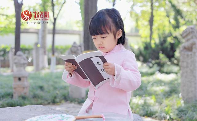 女孩名字里羽的意思，羽在女孩名字中的意思（不染烟火气息的仙女名）