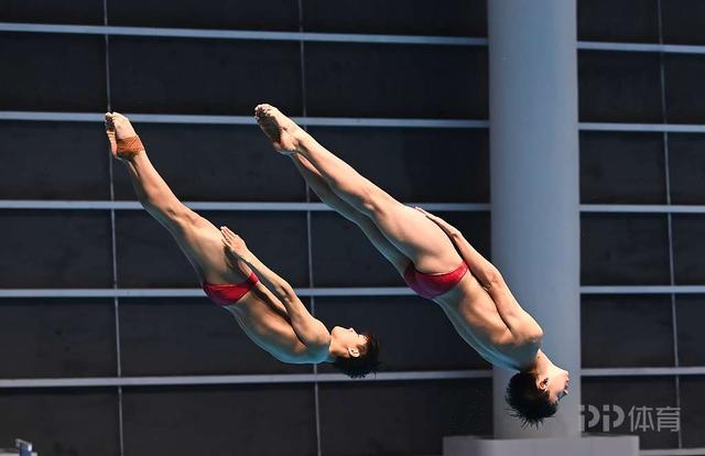跳水什么叫零水花，跳水规则是怎么评分的（<8>跳水梦之队剑指8金）