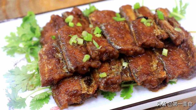 如何清洗带鱼，如何清洗带鱼的视频（厨师长分享饭店秘制做法）
