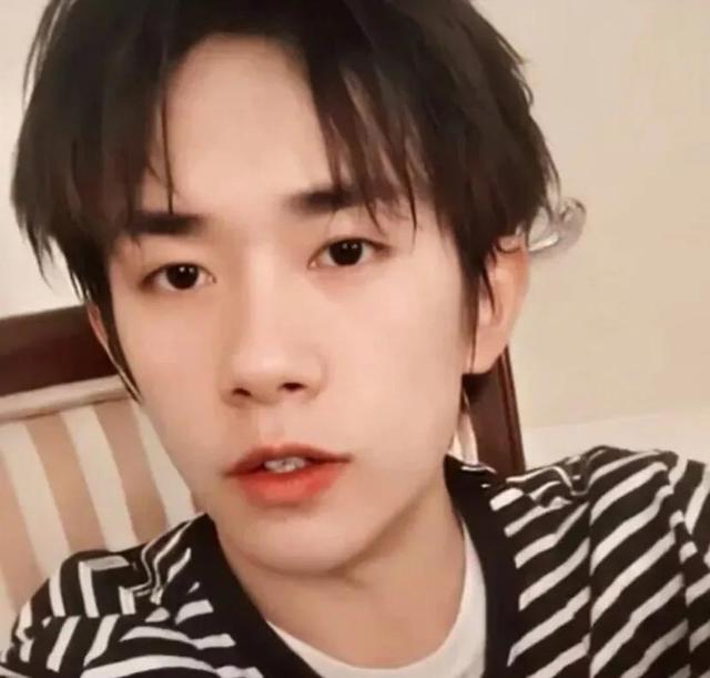 易烊千玺的星座，易烊千玺星座头像微信（收集近期绝绝子的易烊千玺头像）