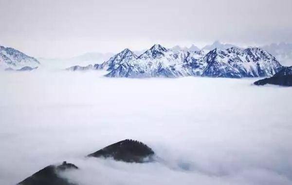 四姑娘山在哪里，四姑娘山在哪里住宿（四川又一处顶级观景平台）
