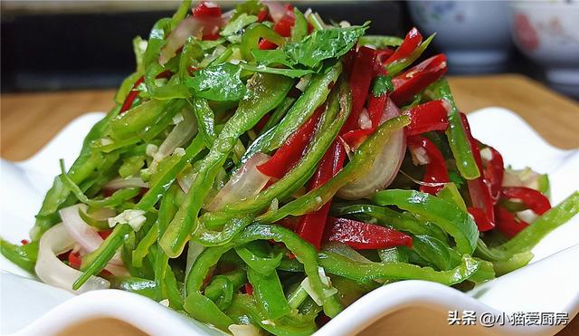 糖醋辣椒的做法，家庭自制泡糖醋辣椒的做法（味道酸甜鲜香让你越吃越上瘾）