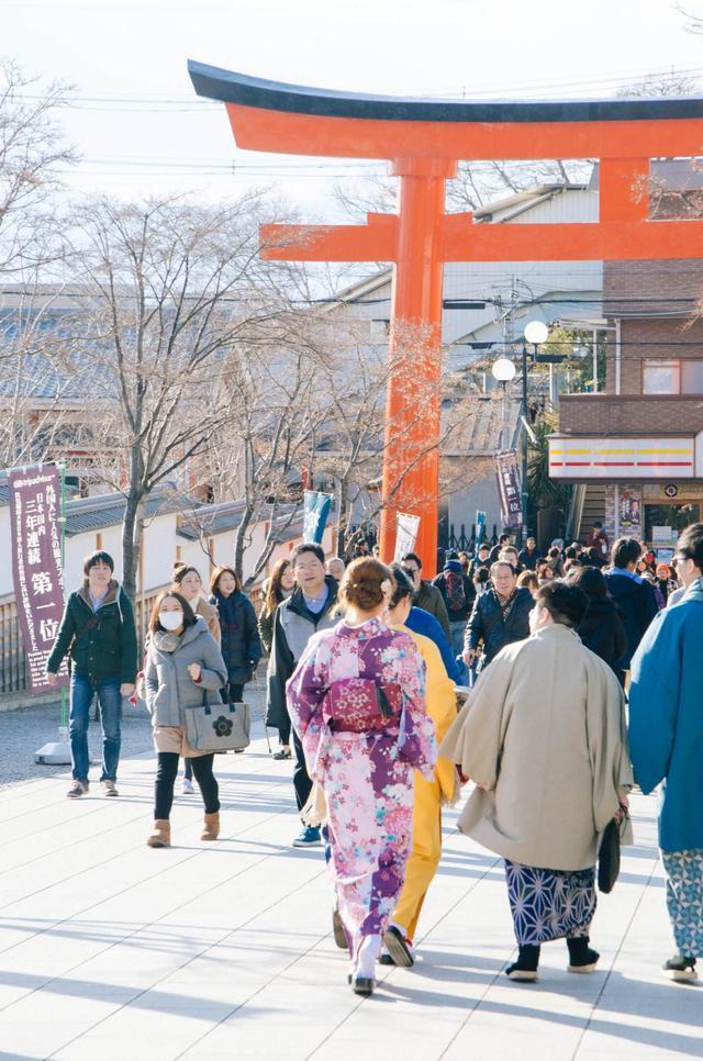 日本鸟居有多可怕，日本鸟居最多的地方（千本鸟居，日本的标志性建筑）