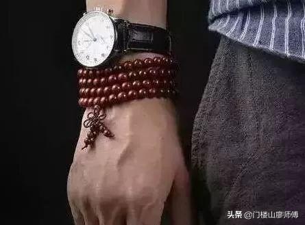 男士带手串十大禁忌，男戴银手链有什么讲究（这才是文玩手串的正确打开广式）