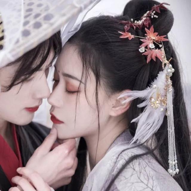 四字押韵唯美古风网名，4个字的古风情侣网名一对    来我长街i|做我归人i微信昵称（我与春风皆过客）