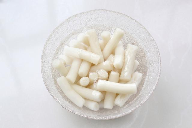 年糕煮多久能熟，韩国年糕要多久才能煮熟（十分钟就上桌的酱汁年糕）