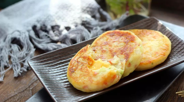 超能拉丝的芝士土豆饼吃一口就停，超能拉丝的芝士土豆饼