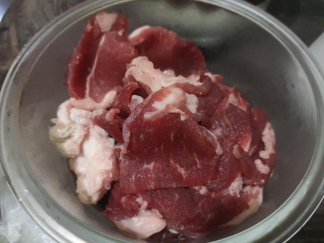 羊肉肉丸汤的做法，三宝自制羊肉丸子汤