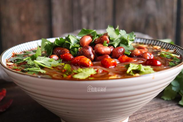 四川正宗酸辣粉，最好吃的酸辣粉牌子排行榜（开店20年的老师傅教您正宗酸辣粉做法）