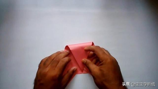 手工飞机怎么做，手工飞机的制作方法（用普通纸做折纸飞机玩具）